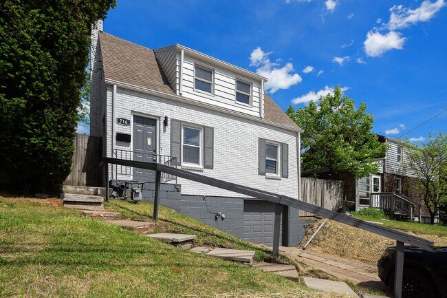 Building Photo - Charming 2 bedroom home in Versailles available August 1!