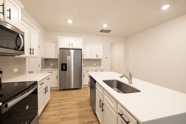 Building Photo - 3br 2.5 with 1 car garage Townhome community within Walking Distance to Downtown Albemarle