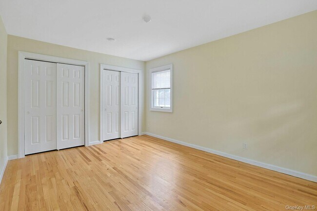 Building Photo - 580 Bedford Rd