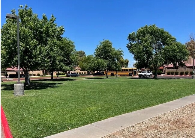 Building Photo - Stunning 3-bedroom 2 bathroom Condo