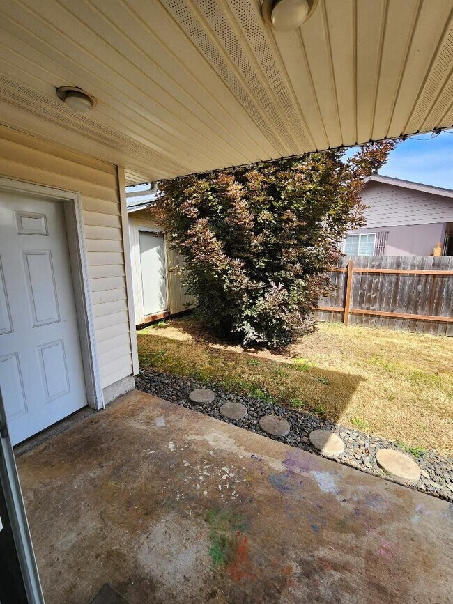 Building Photo - 2262 Ironwood St