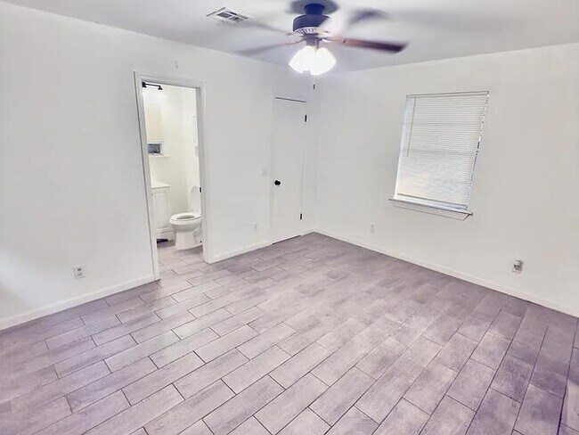 Building Photo - 4312 Meadowpark Dr