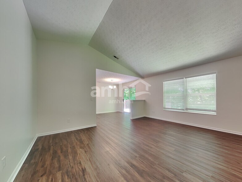 Building Photo - 3907 Little Creek Dr