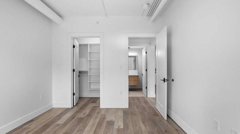 Building Photo - 267 Main St