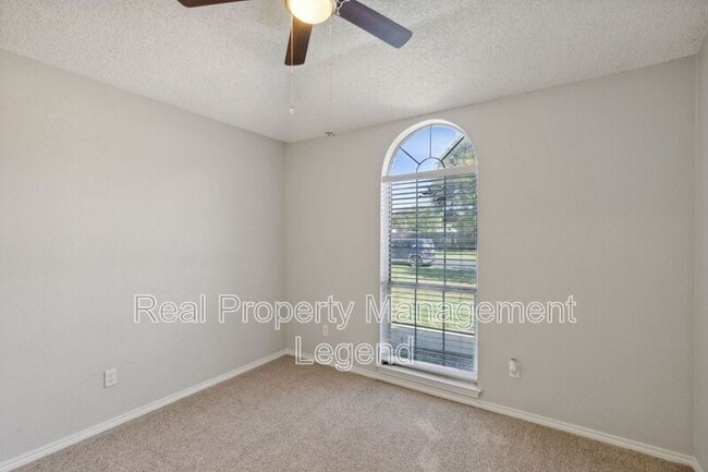 Building Photo - 327 Alyse Rd