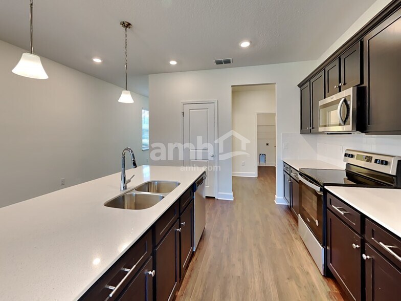Building Photo - 2105 Saffron Walden Dr