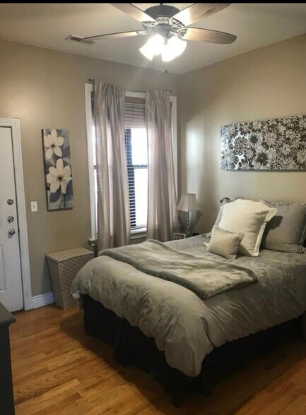 Bedroom 1 - 1654 W Wabansia Ave