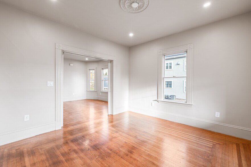 Building Photo - 62 Locust St