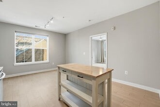 Building Photo - 989 S Buchanan St