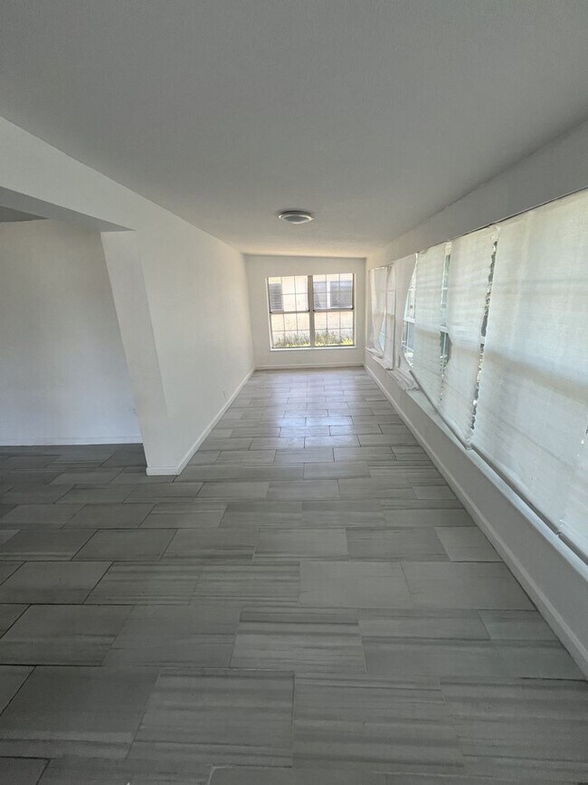 Building Photo - 43 Alamanda Dr