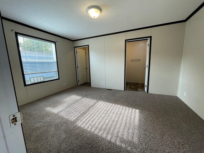Building Photo - 56 Borman Ave