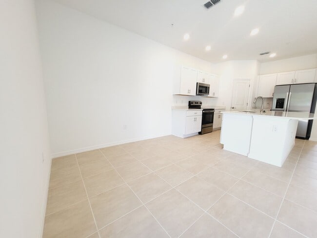 Building Photo - Gorgeous  3/2.5 Townhouse in St. Cloud