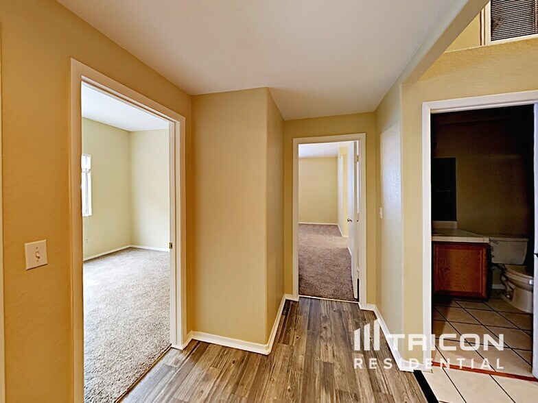 Building Photo - 610 Largo Azul Ave