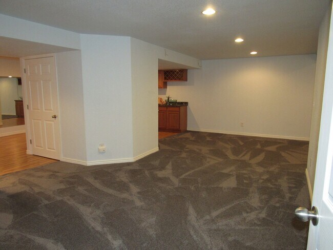 Building Photo - Rare Bradburn Single Family home including Carriage house