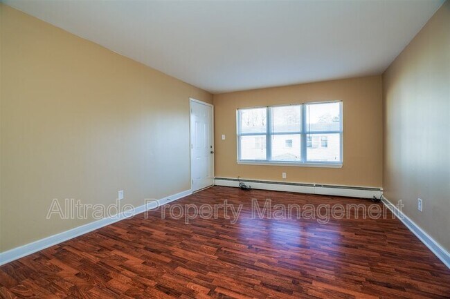 Building Photo - 1443 Nightingale Rd