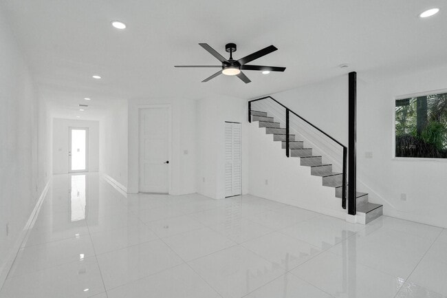 Building Photo - 1215 W Las Olas Blvd