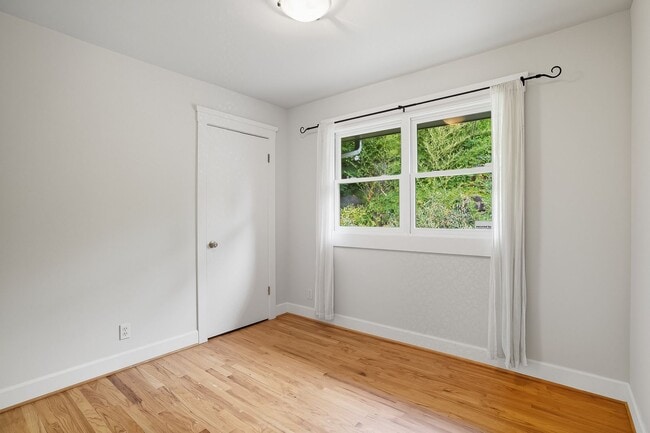 Building Photo - SW Portland!! Stunning 4-Bedroom Home with...