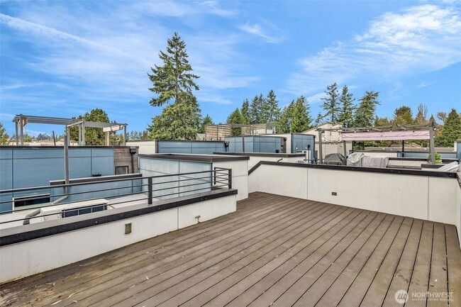 Building Photo - 9732 Woodlawn Ave N