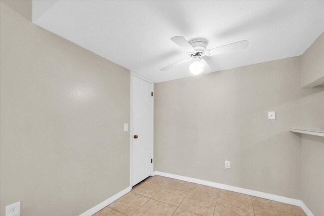 Building Photo - Gated Waterfront Community  1-Bedroom 1.5 ...