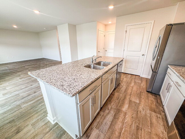 Building Photo - 2136 Montalvan Dr