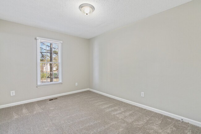 Building Photo - 2105 Quail View Trail