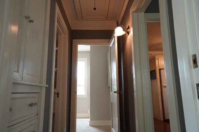 Building Photo - 2721 W Cassia St