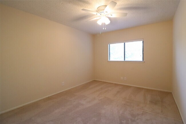 Building Photo - 13026 Cavern Park Dr