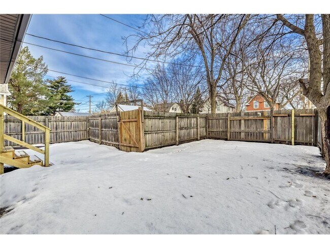 Building Photo - 1501 Sherburne Ave