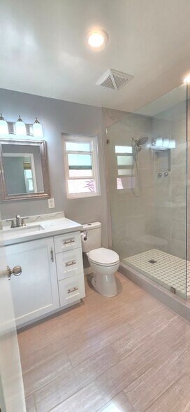 Building Photo - 3244 Hackett Ave