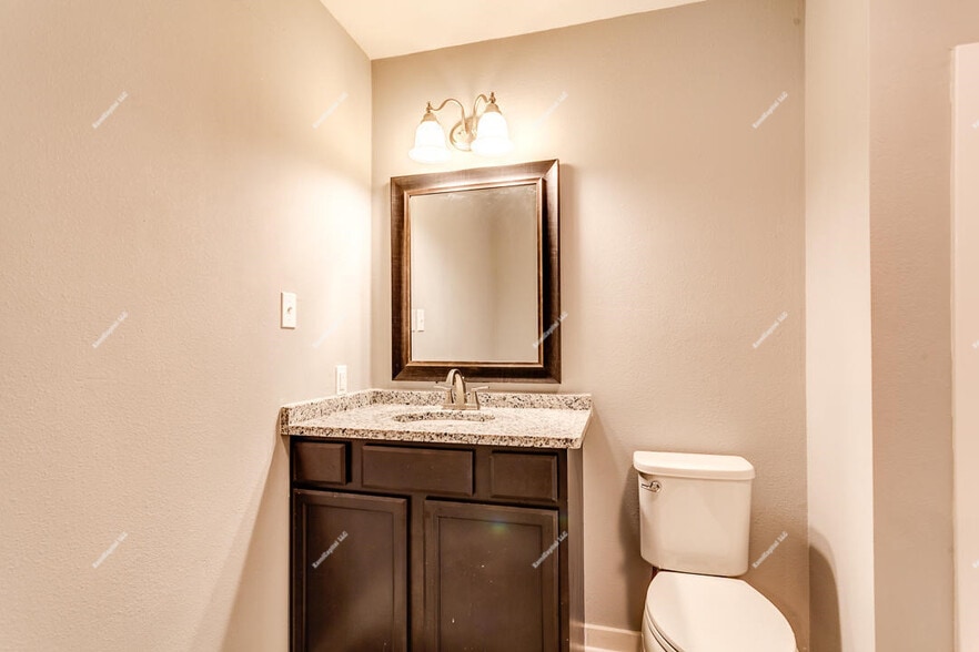 Building Photo - 8500 Olde Colony Trl