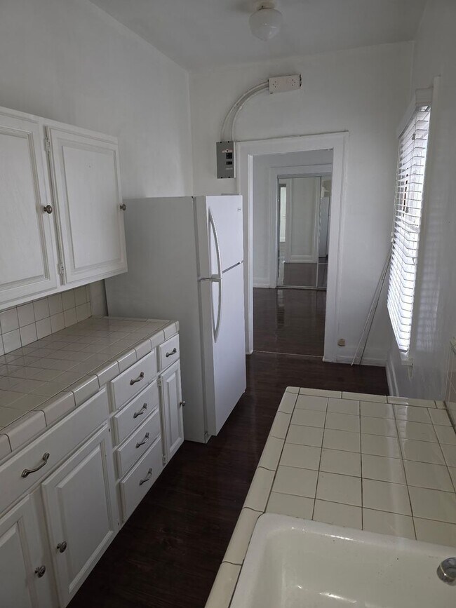 Building Photo - Fourth Street