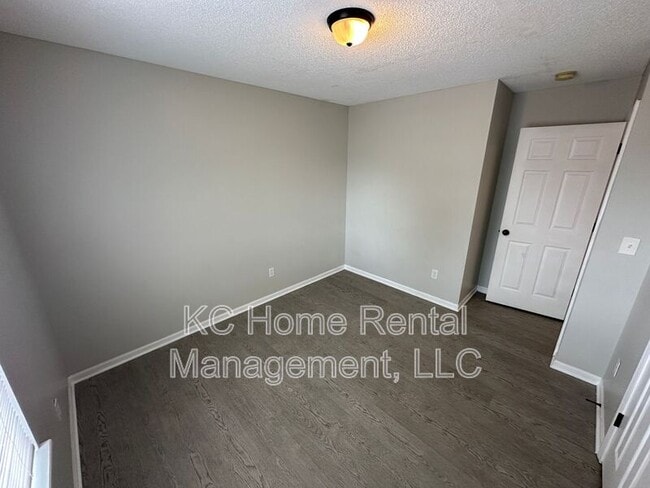 Building Photo - 1400 Cypress Dr