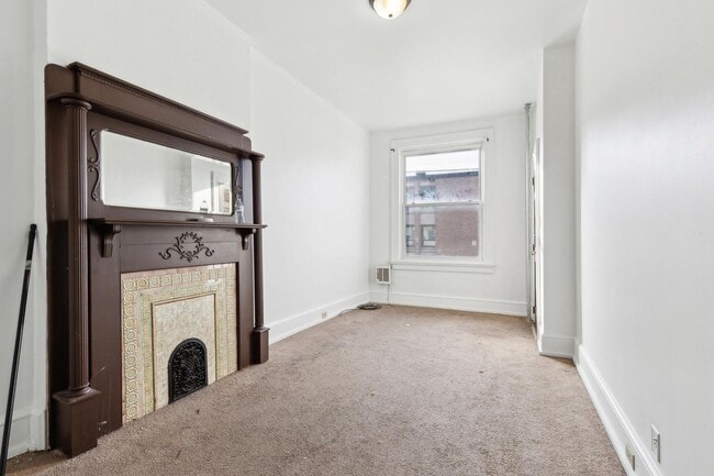 Building Photo - 443 N 10th St