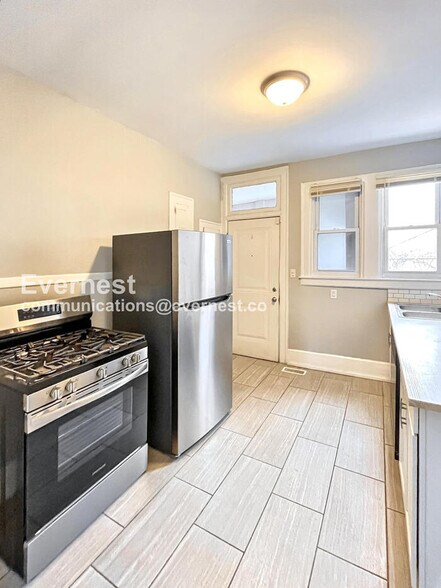 Building Photo - 9429 Brush St