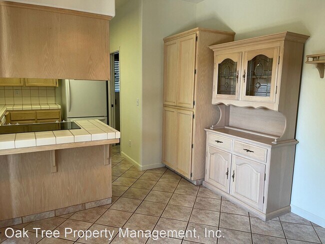 Building Photo - 3 br, 2 bath House - 2328 E. Fir Avenue