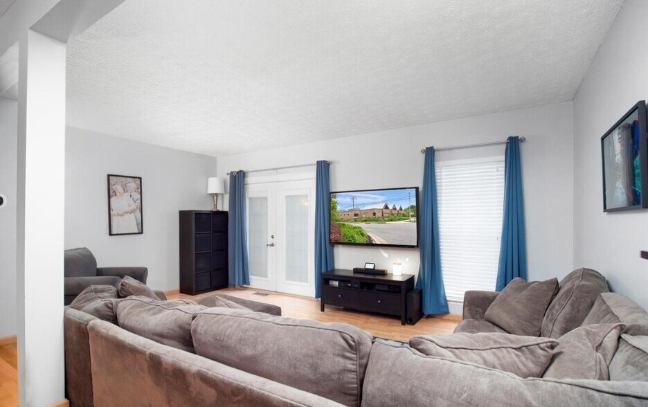 Building Photo - 9454 Fens Holw