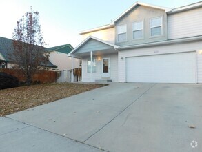 Building Photo - Spacious Duplex -Pets OK