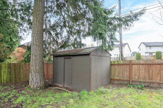 Building Photo - Spacious and Updated Rainier Meadows Home with Private Backyard