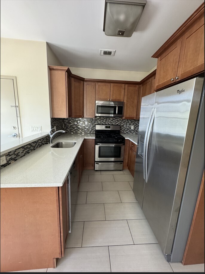 50 Oak St 201 - 30 Oak St