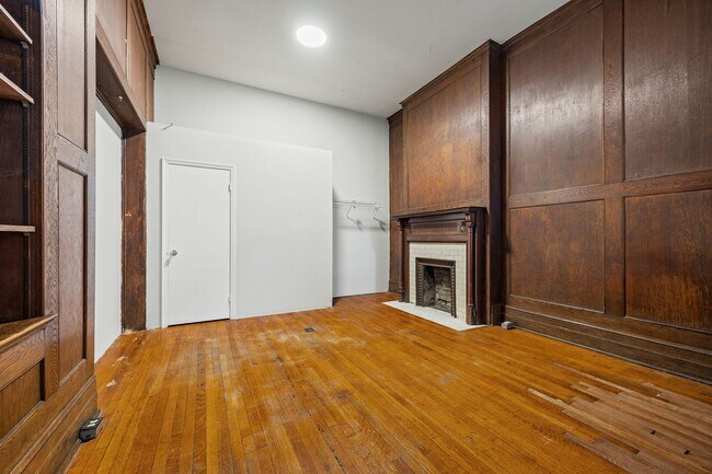 Building Photo - 818 W Franklin St