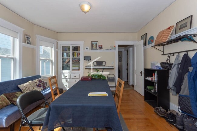 Building Photo - No Brokers Fee, In-Unit Washer and Dryer, Parking Included