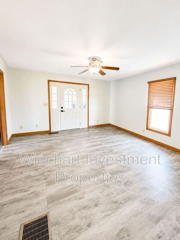 Building Photo - 313 E Highland Ave