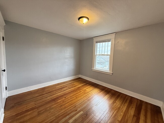 Building Photo - 1528 Vermont Ave