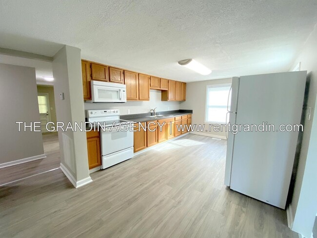 Building Photo - 8623 Plantation Rd