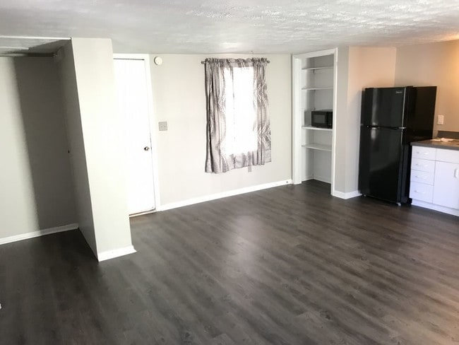 Building Photo - Studio/Efficency- Utilities are included
