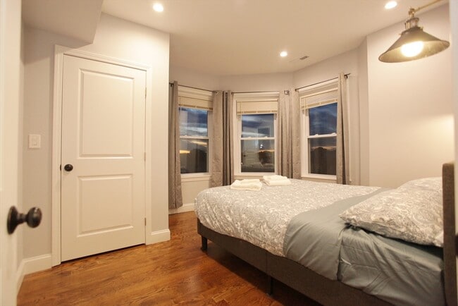 Building Photo - 291 Main St