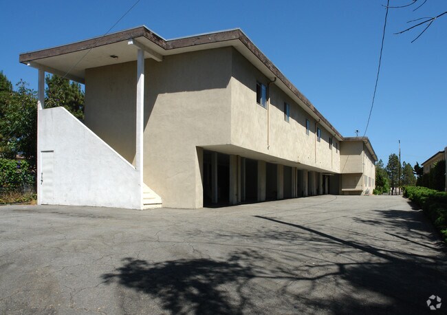 Building Photo - 817 E De La Guerra St