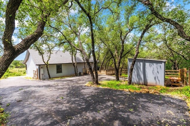 Building Photo - 408 Breezing Ln
