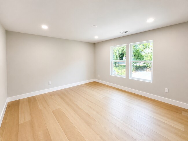 Building Photo - 12 Chicora Ave