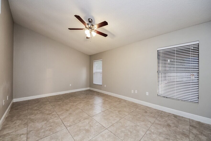 Building Photo - 310 Medina Ct